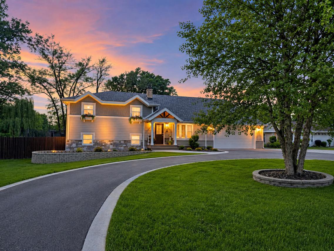 7210 Leonard Dr., Darien, IL 60561