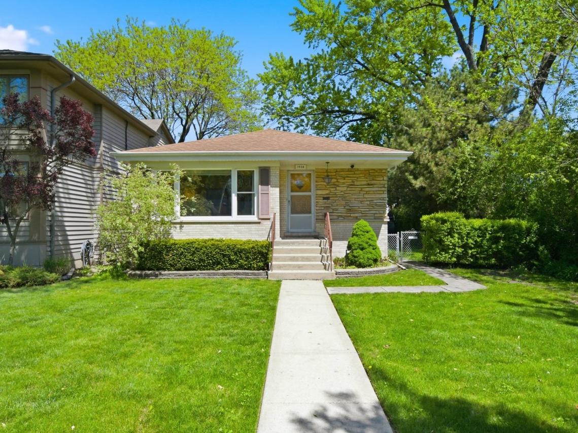 1908 Des Plaines Ave., Park Ridge, IL 60068