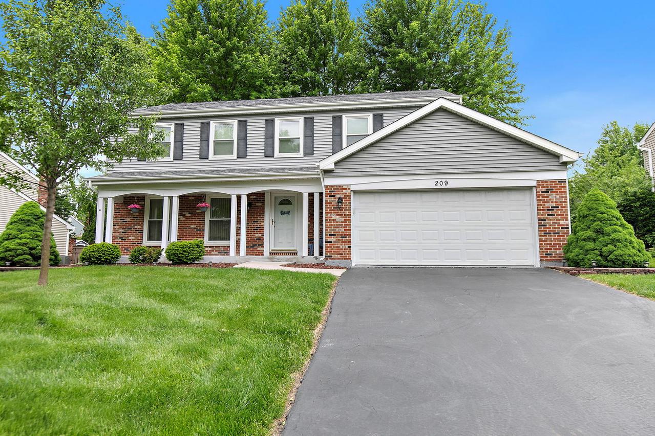 209 Briarheath Ln., Naperville, IL 60565
