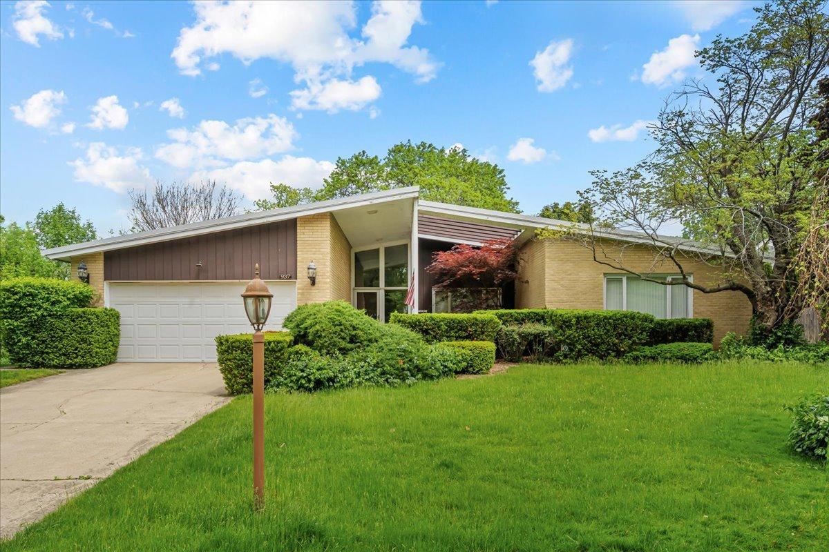 937 Timber Hill Rd., Highland Park, IL 60035