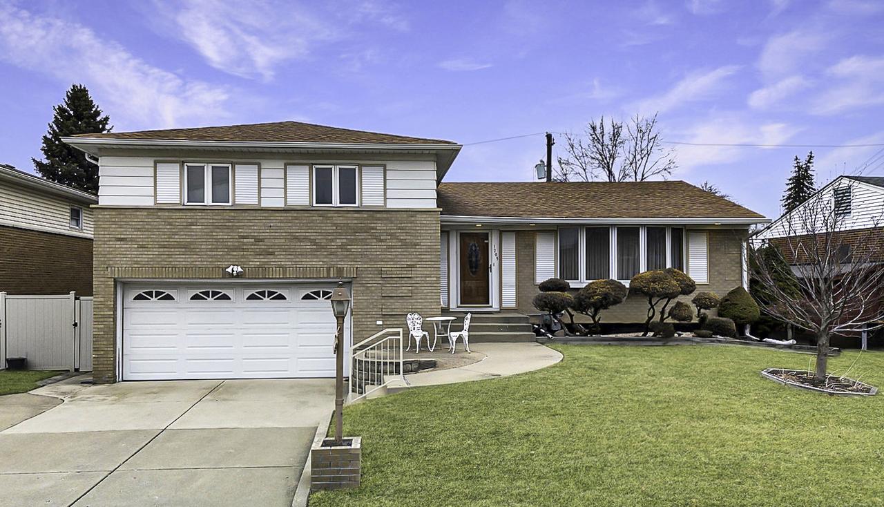 1205 Winston Dr., Melrose Park, IL 60160
