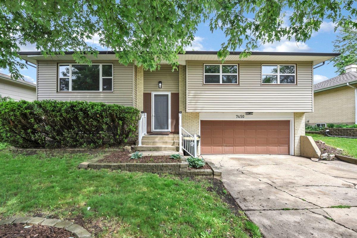 7450 Astor Ave., Hanover Park, IL 60133