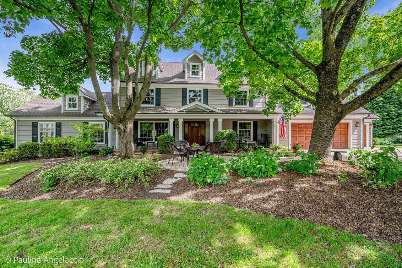 714 Thomas Ct., Libertyville, IL 60048