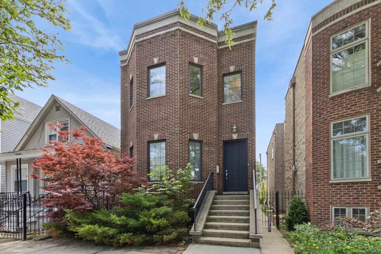 2447 W Winona St., Chicago, IL 60625