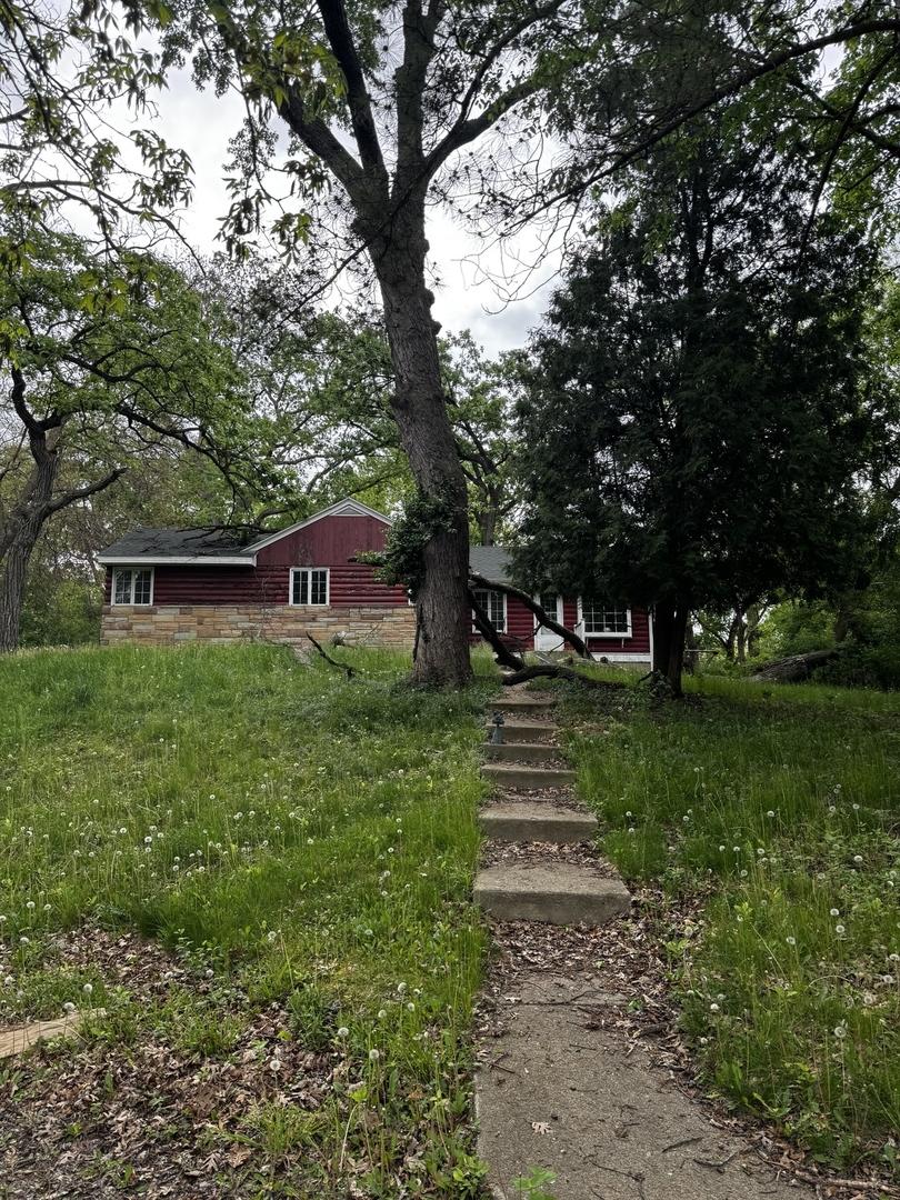 409 Ski Hill Rd., Fox River Grove, IL 60021