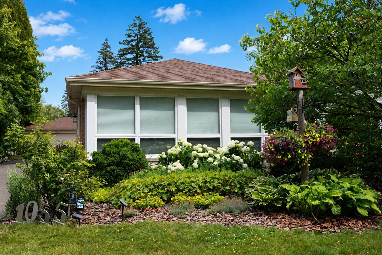 1055 Hillcrest Ave., Highland Park, IL 60035