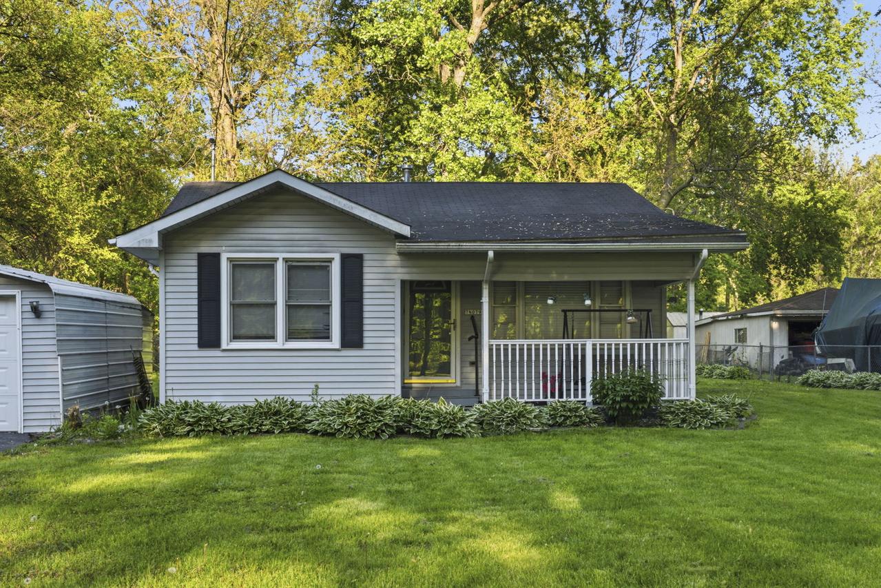 7N079 Tuscola Ave., St. Charles, IL 60174