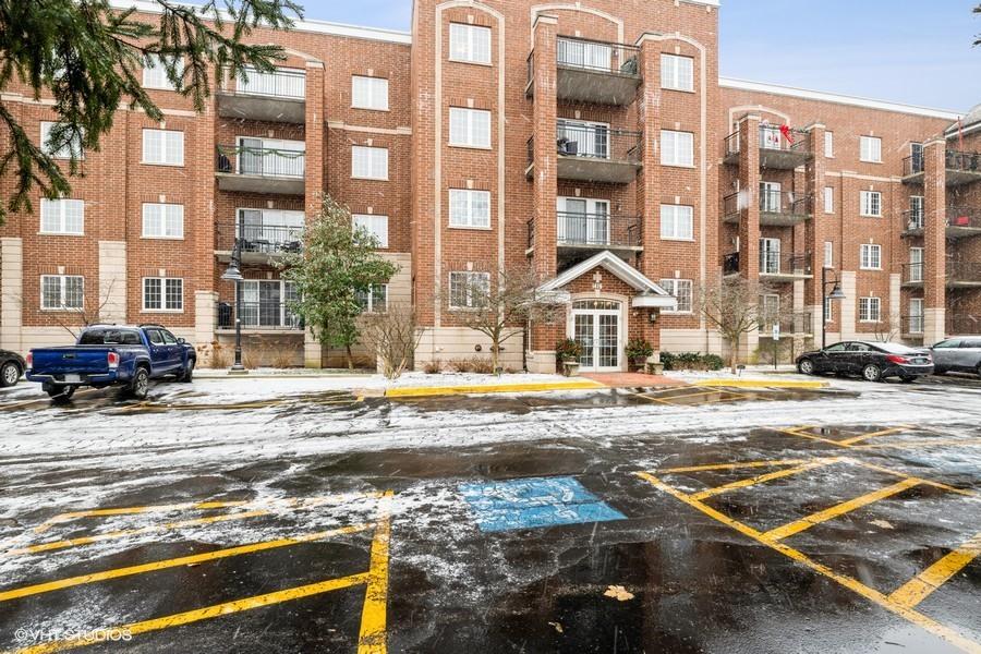 1479 N Milwaukee Ave. #101, Libertyville, IL 60048
