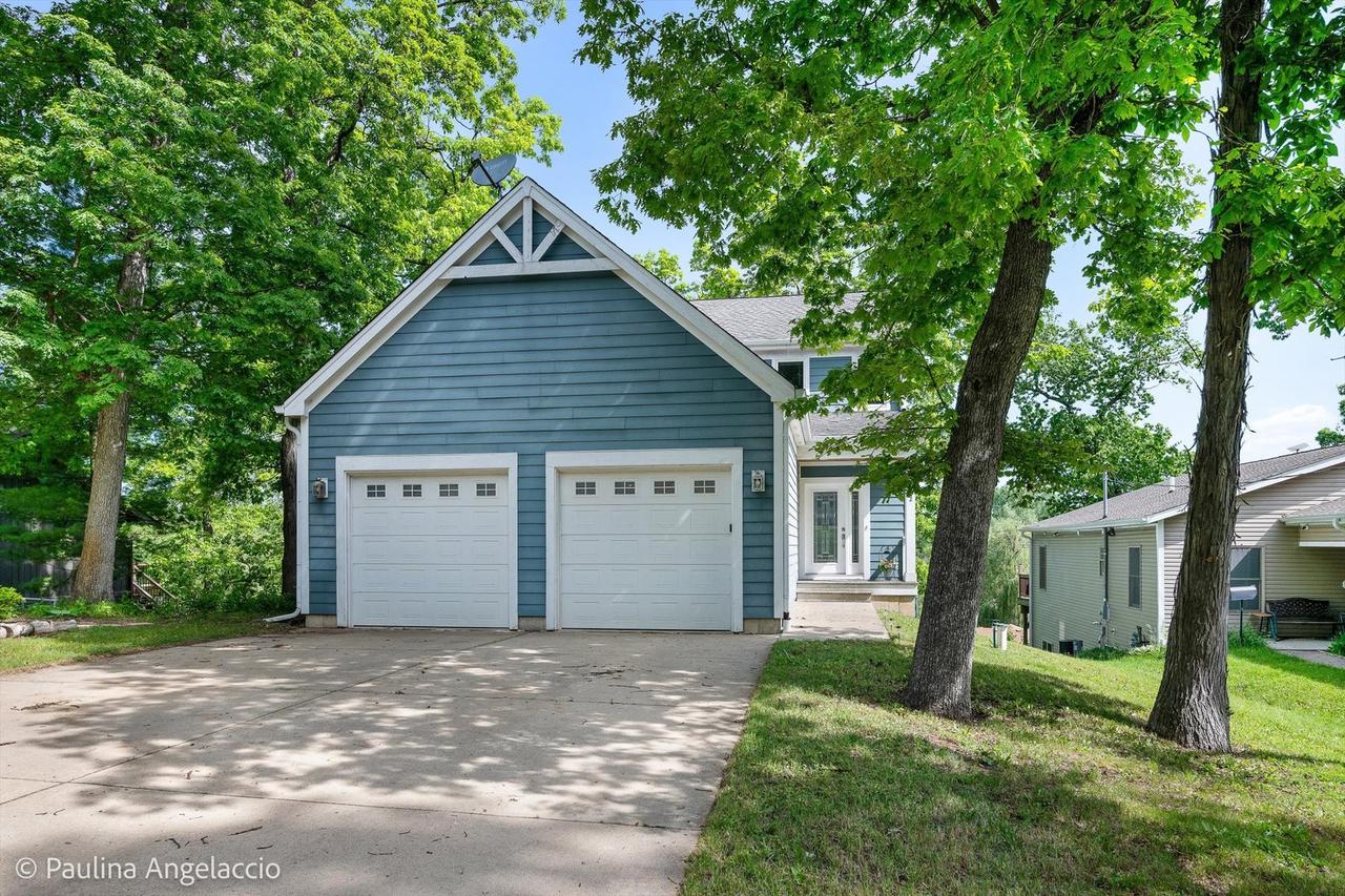 132 Longwood Dr., Ingleside, IL 60041