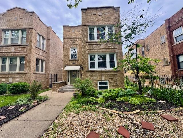 4124 W Barry Ave., Chicago, IL 60641