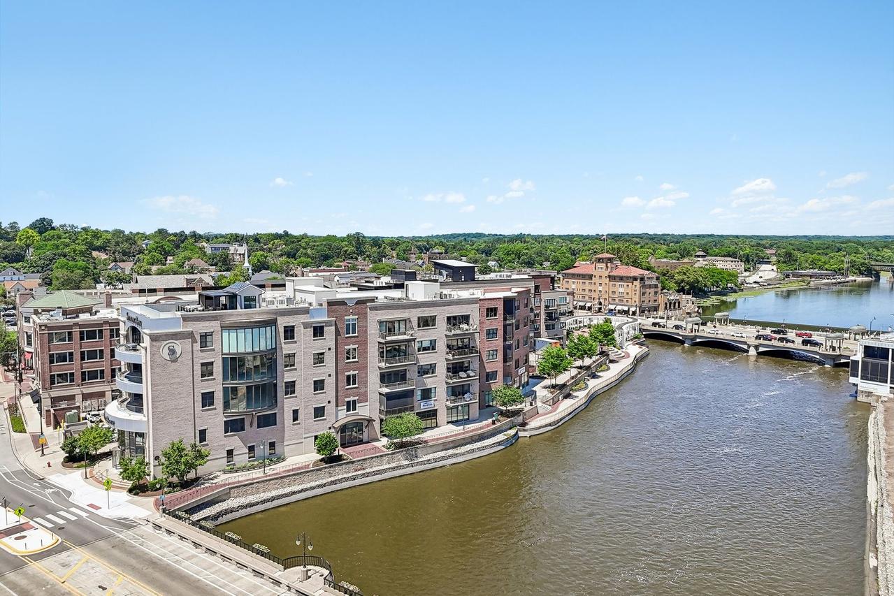 10 W Illinois St. #4B, St. Charles, IL 60174
