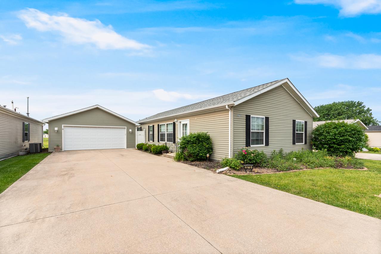 23715 W Lakepoint Dr., Channahon, IL 60410