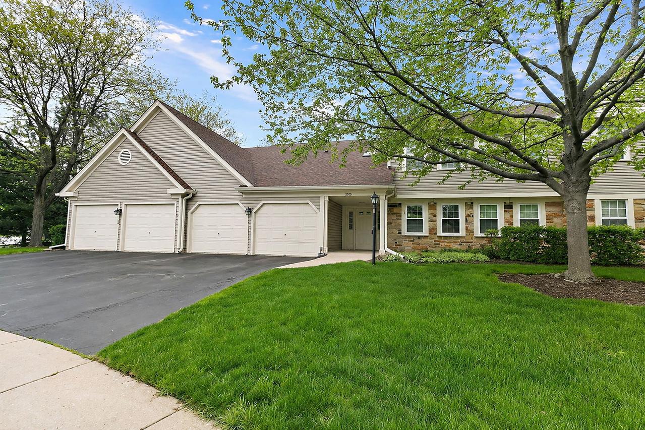 2838 Meadow Ln. #W2, Schaumburg, IL 60193