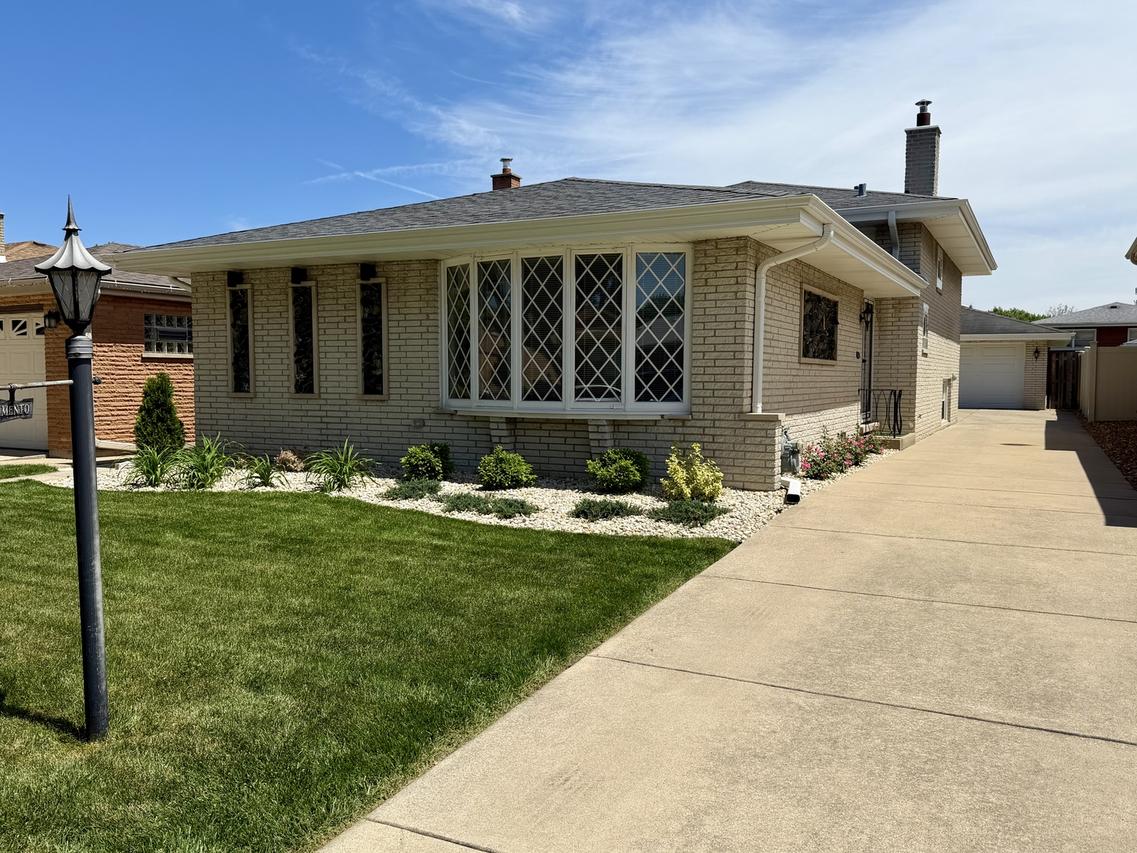 8927 S Sacramento Ave., Evergreen Park, IL 60805