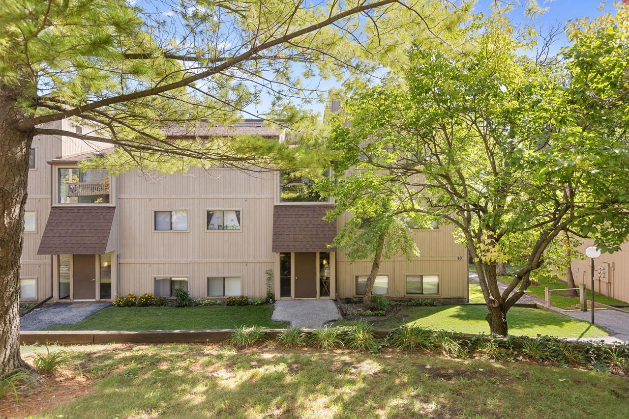 49 Oak Hill Colony #12, Fox Lake, IL 60020