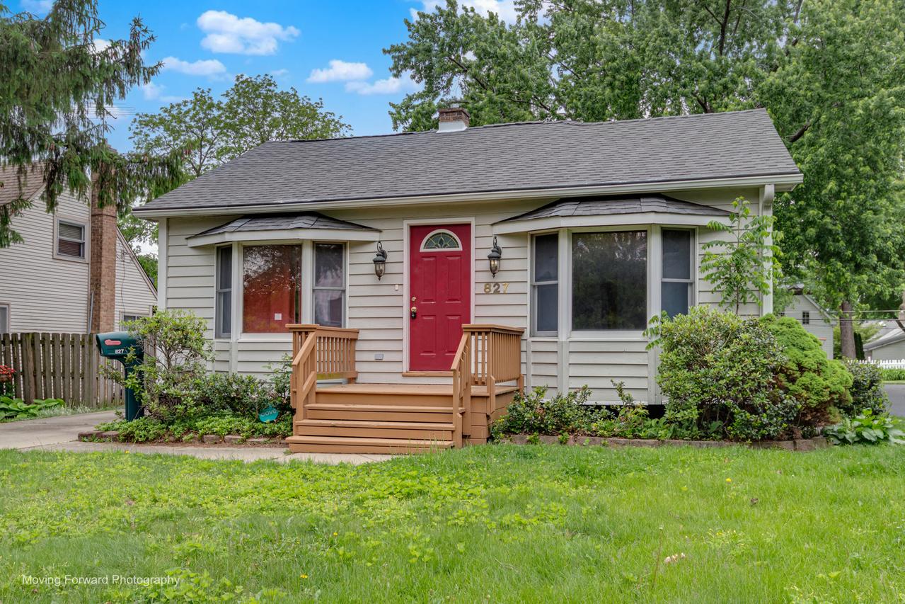 827 N Loomis St., Naperville, IL 60563