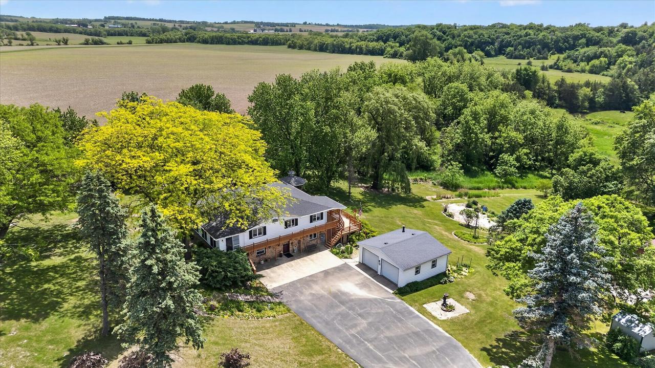 8443 E Farm School Rd., Rock City, IL 61070