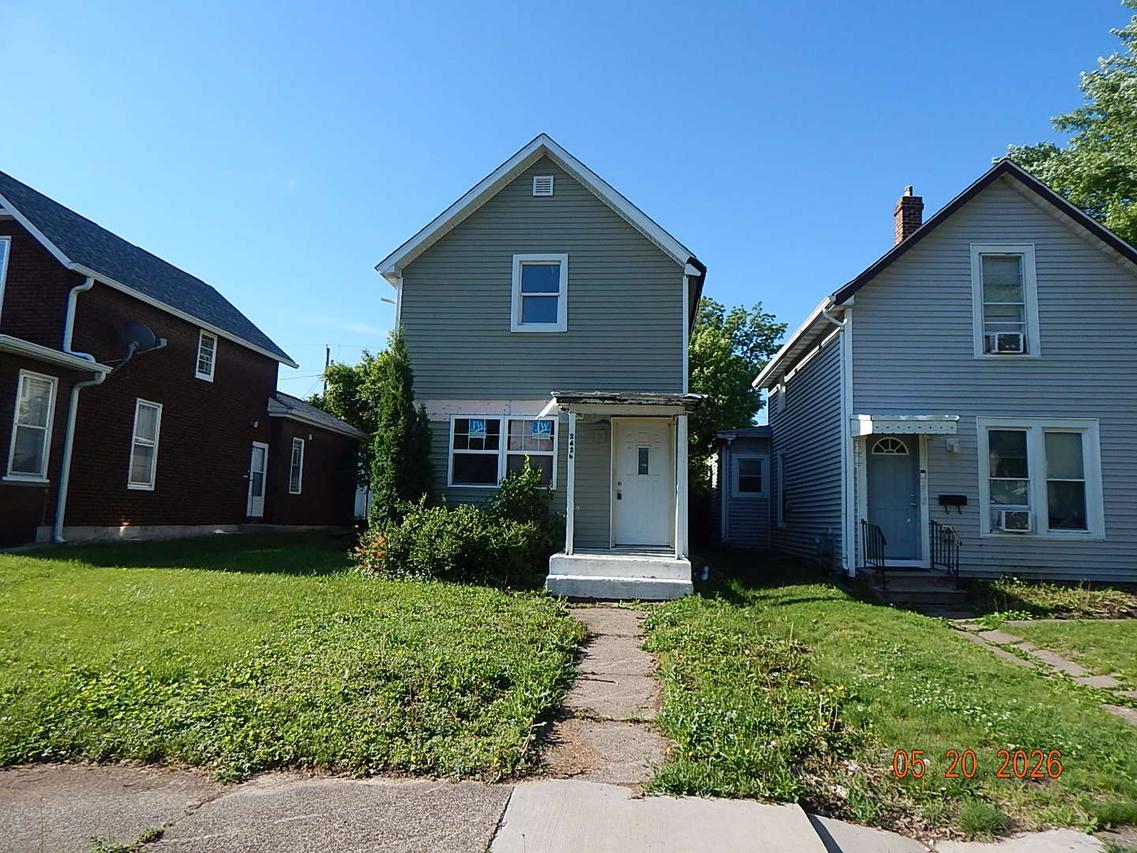 2426 5th Ave., Moline, IL 61265