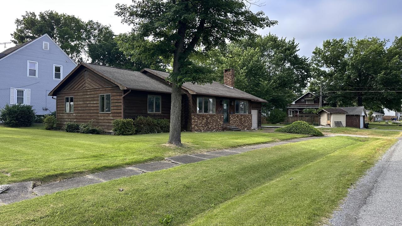 202 N Van Buren St., West Frankfort, IL 62896