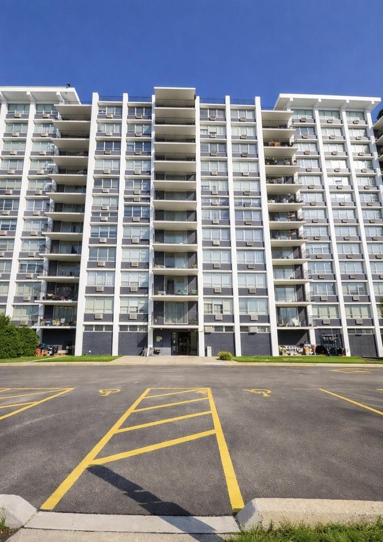 8809 W Golf Rd. #11F, Niles, IL 60714