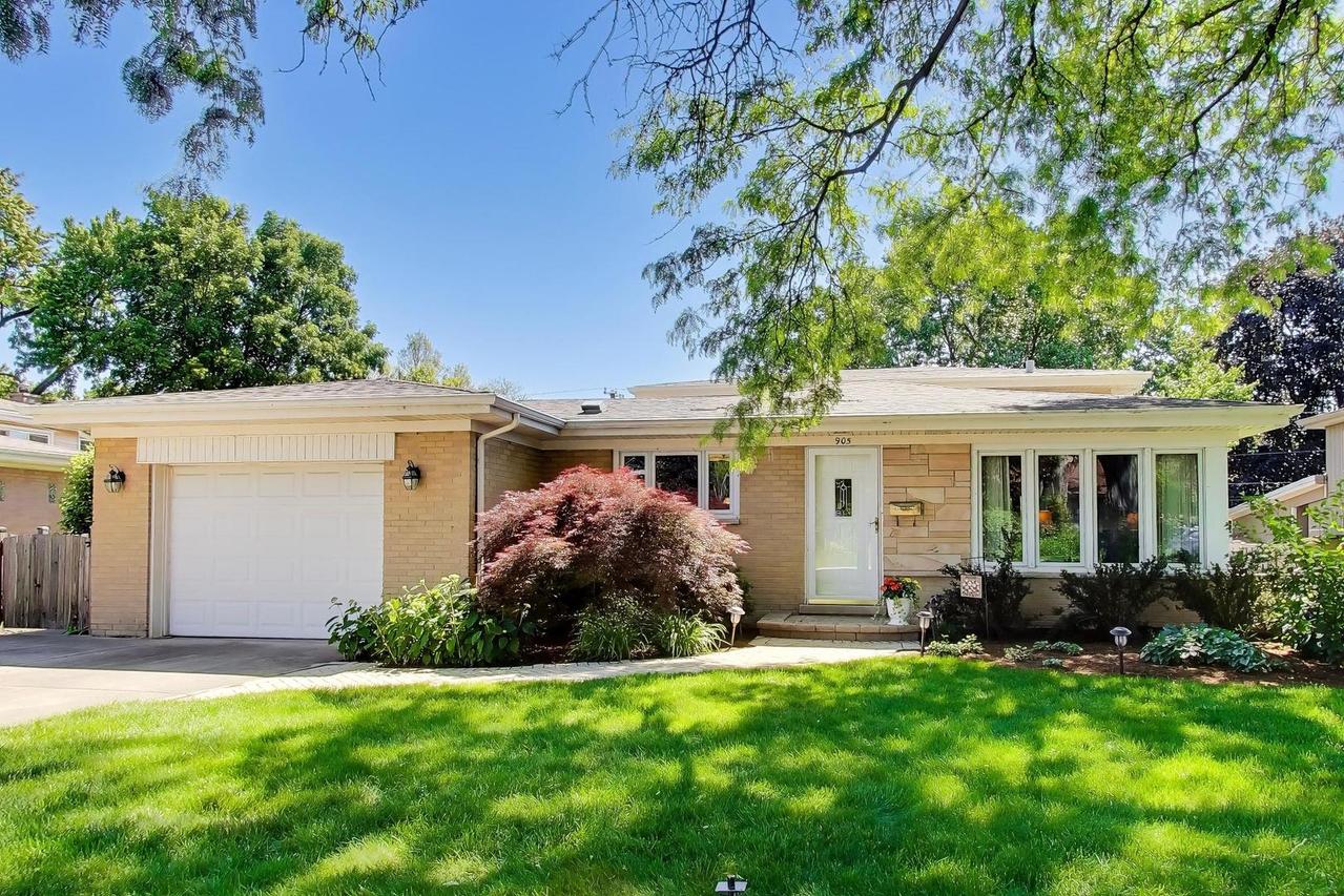 905 S School St., Mount Prospect, IL 60056
