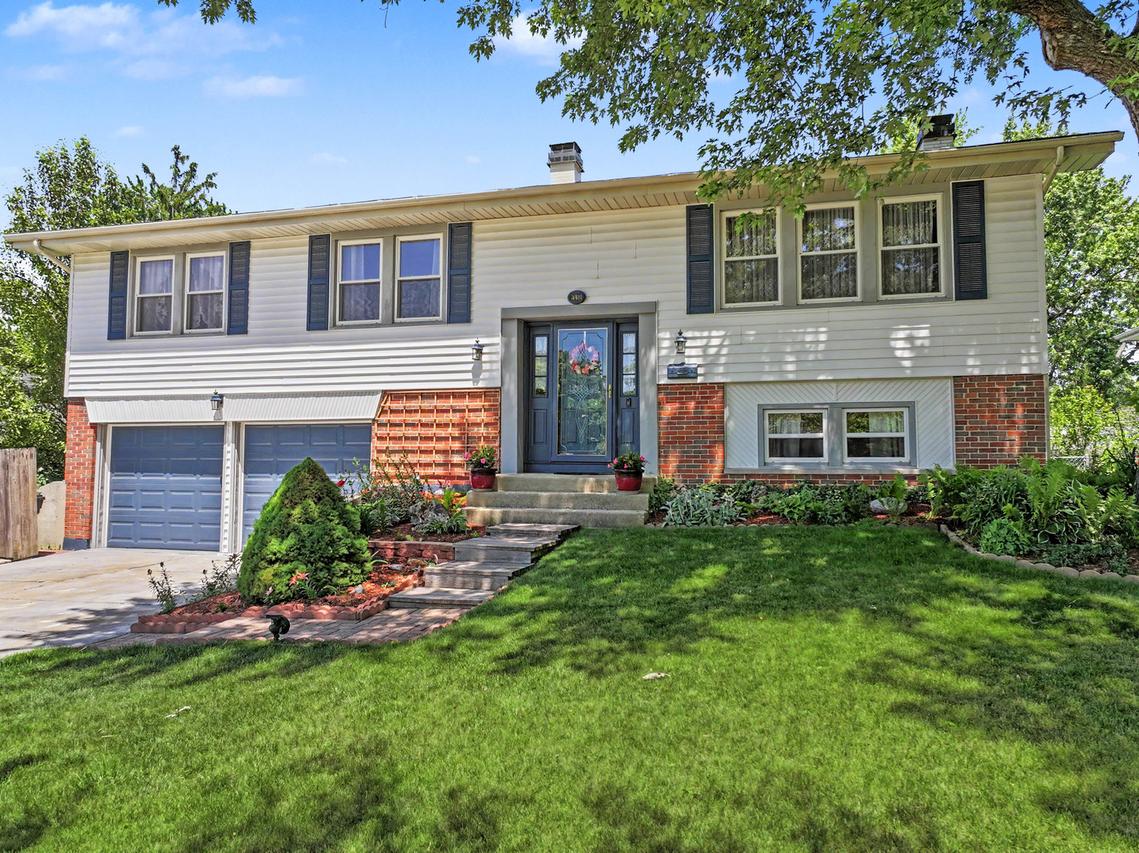 1350 Nottingham Ln., Hoffman Estates, IL 60169