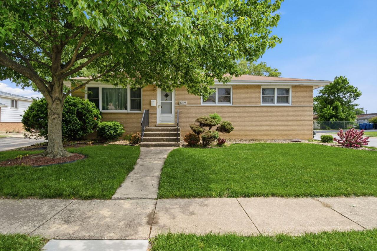 13119 Linder Ave., Crestwood, IL 60418