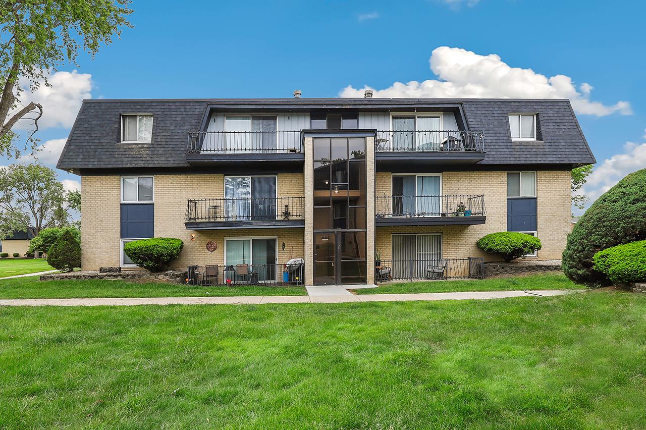 11112 S 84th Ave. #1B, Palos Hills, IL 60465