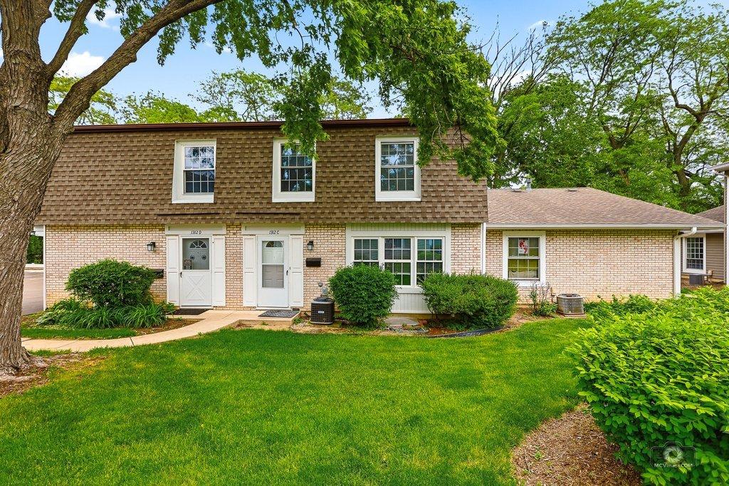 1312 Woodcutter Ln. #C, Wheaton, IL 60189