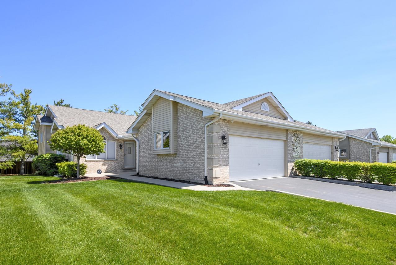 16237 Lake Villa Ave., Tinley Park, IL 60477