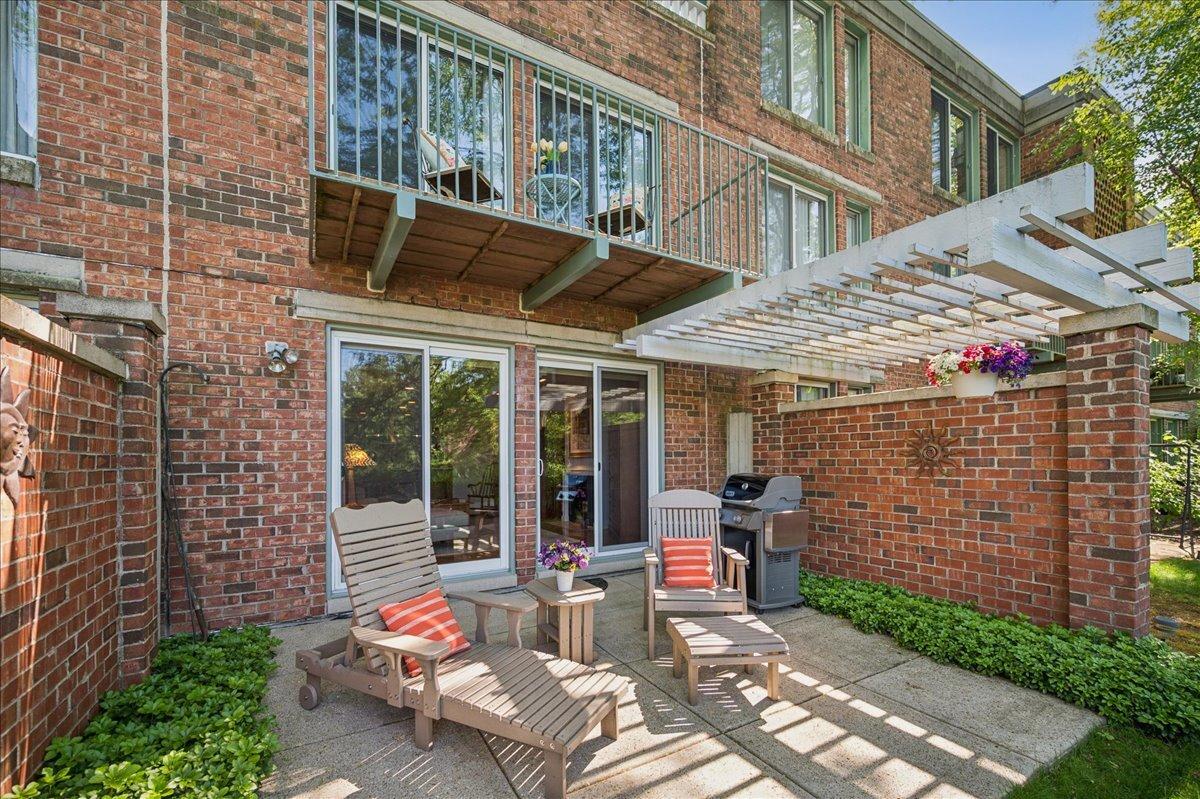 4020 Arbor Ln., Northfield, IL 60093