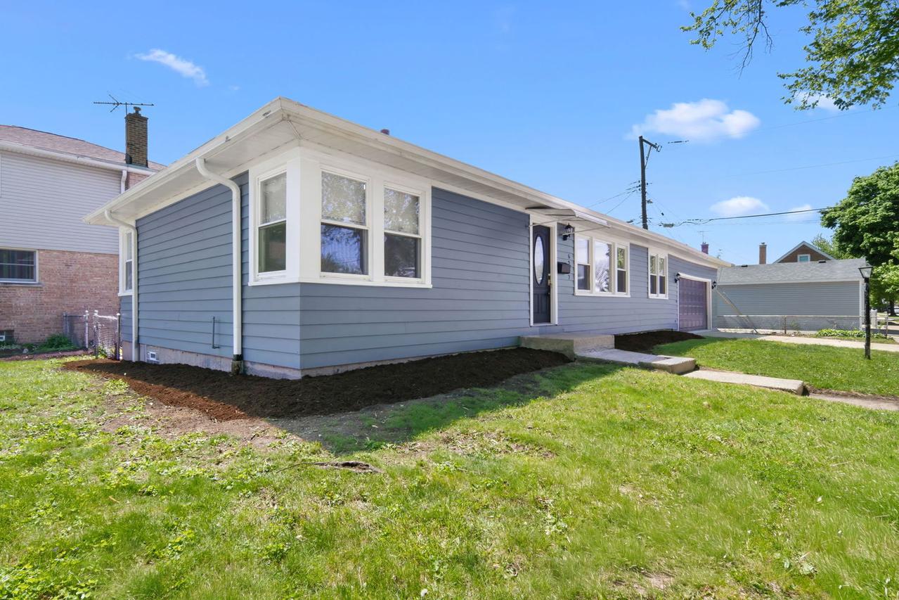 6207 W Eastwood Ave., Chicago, IL 60630