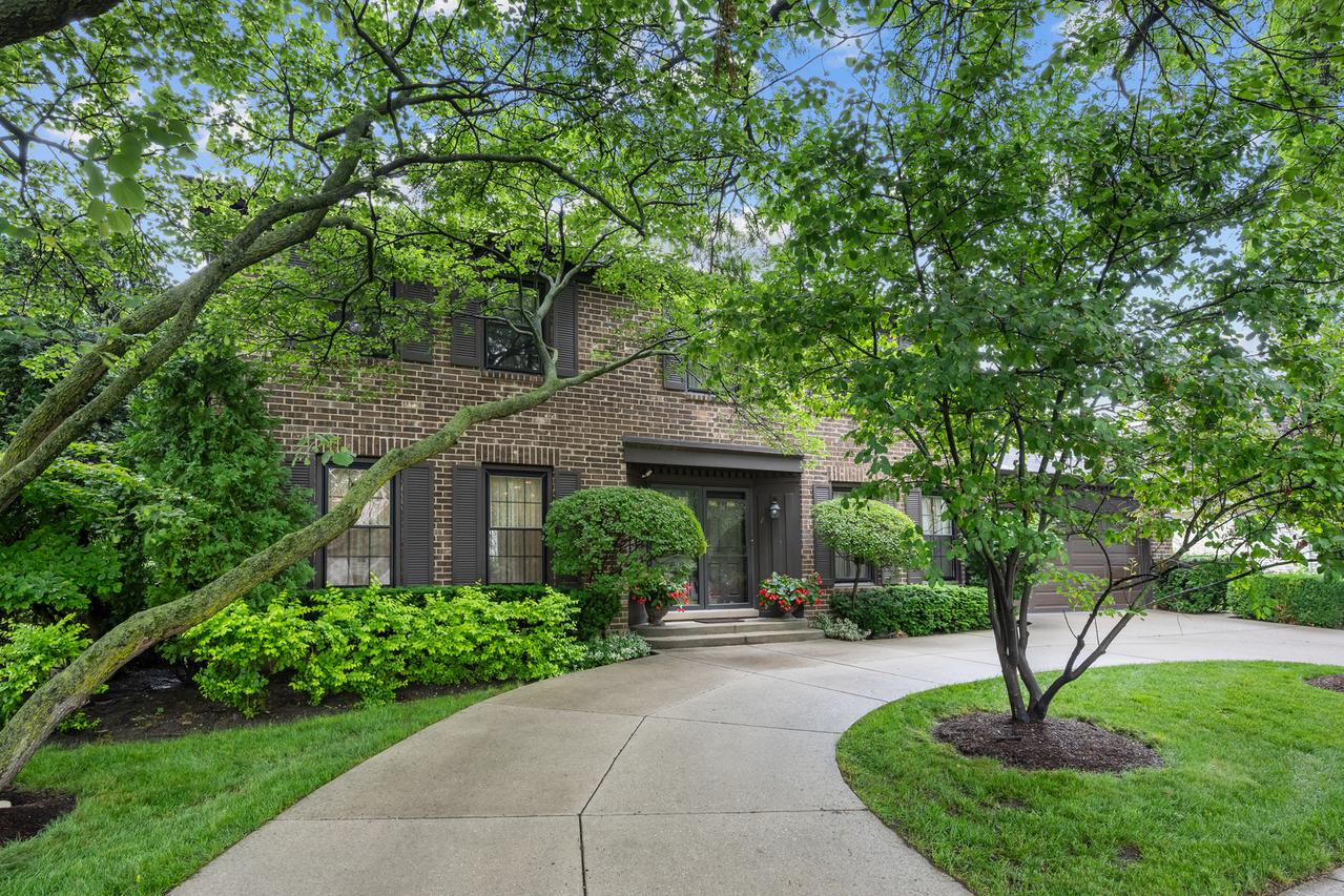 40 Fairview Ave., Deerfield, IL 60015