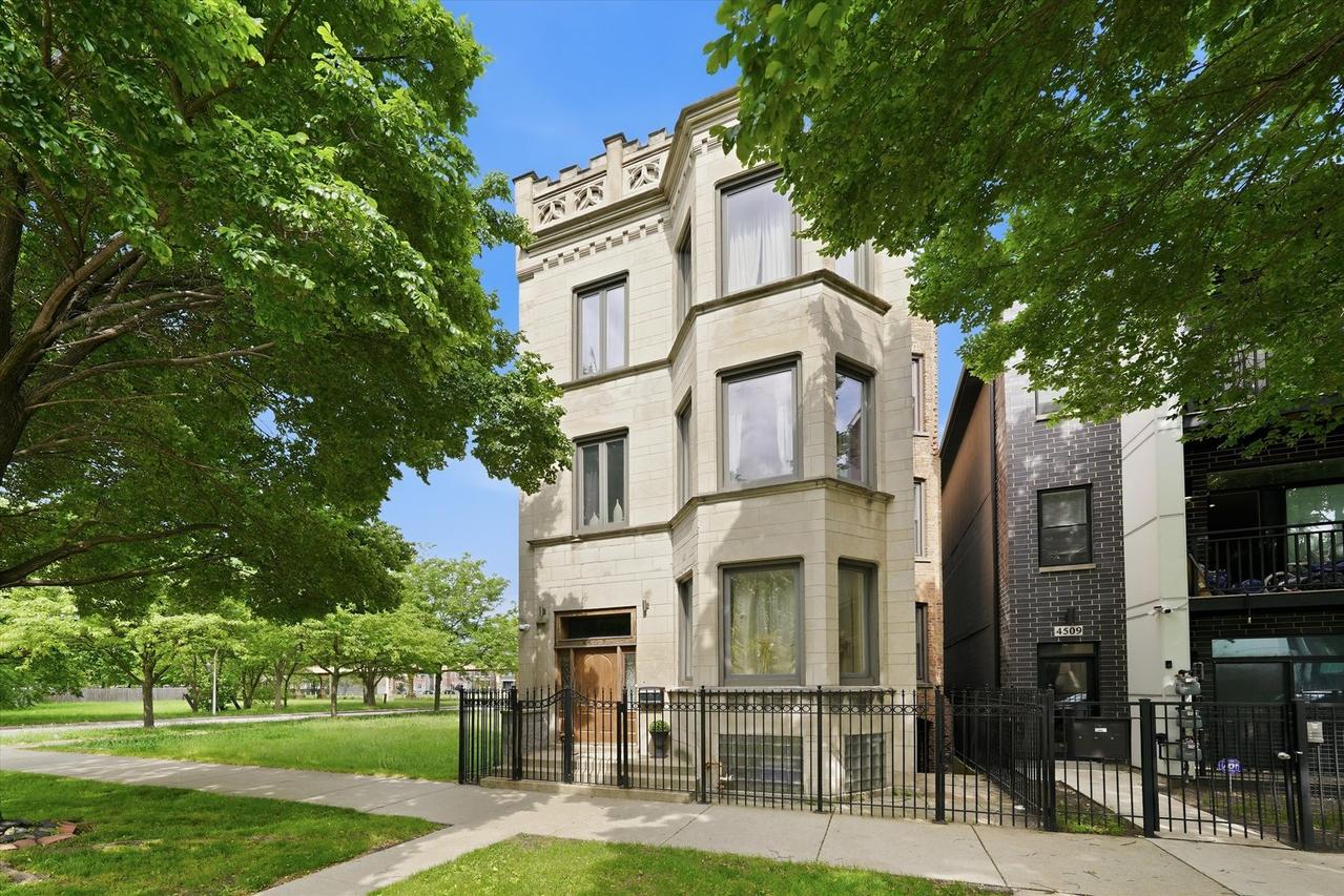 4507 S Prairie Ave., Chicago, IL 60653