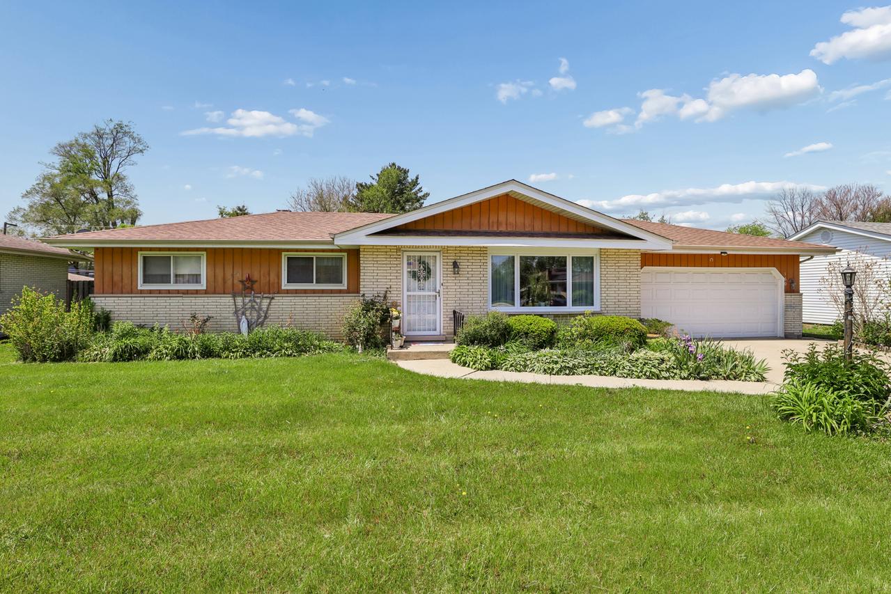 2N160 Fairfield Ave., Lombard, IL 60148