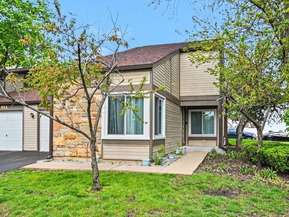 554 Alton Ct., Carol Stream, IL 60188