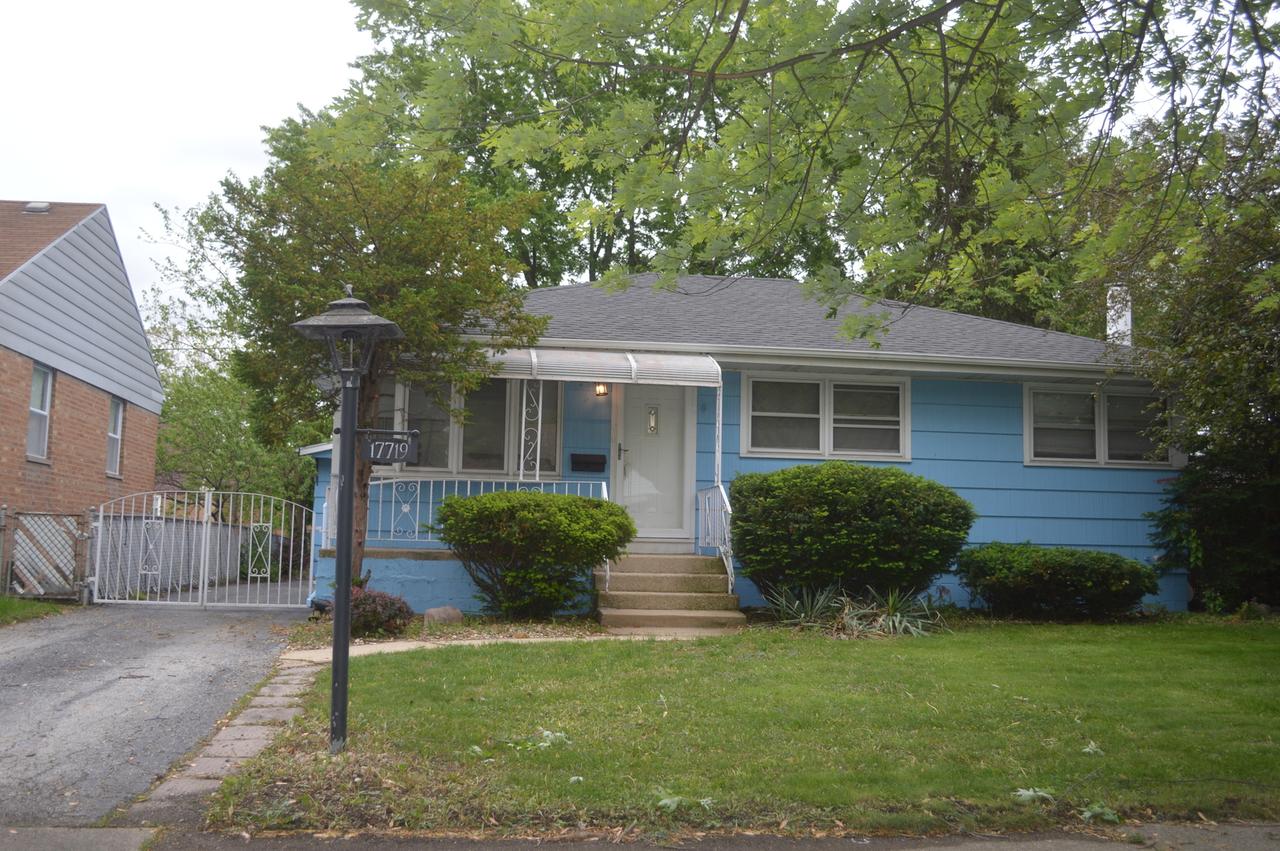 17719 Burnham Ave., Lansing, IL 60438