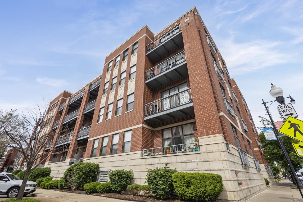 4011 N Francisco Ave. #205, Chicago, IL 60618