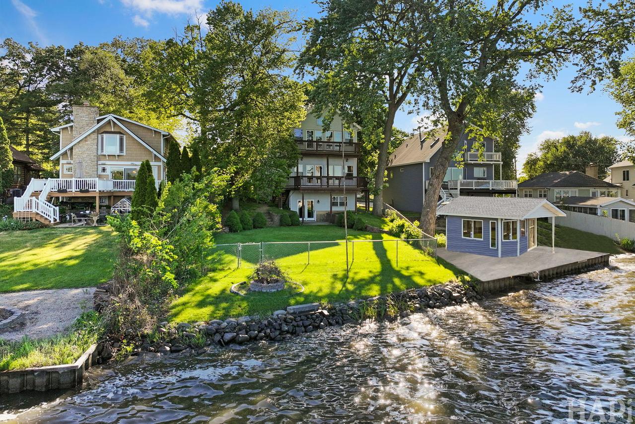 9 Lakeside Ln., Fox Lake, IL 60020