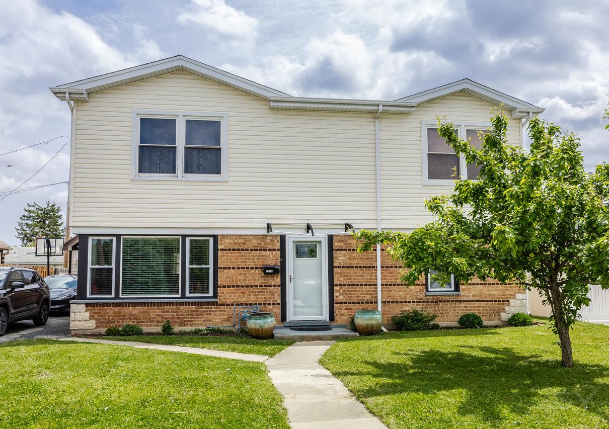 2717 N Atlantic St., Franklin Park, IL 60131