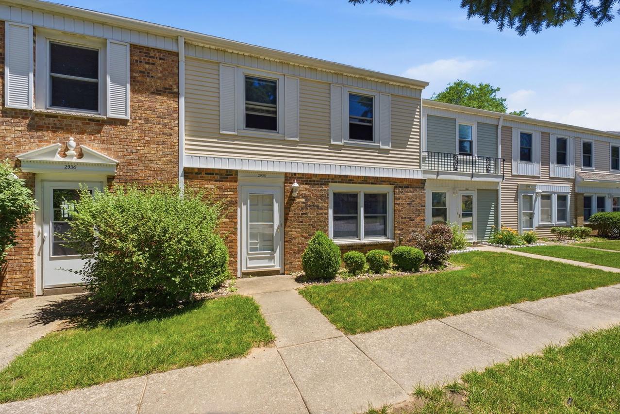 2938 Archer Dr. #14, East Moline, IL 61244