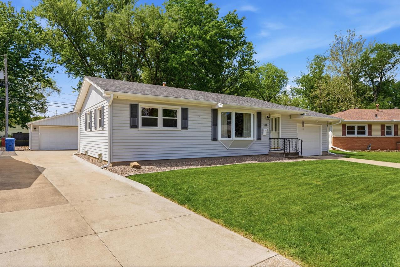 408 27th Ave., East Moline, IL 61244