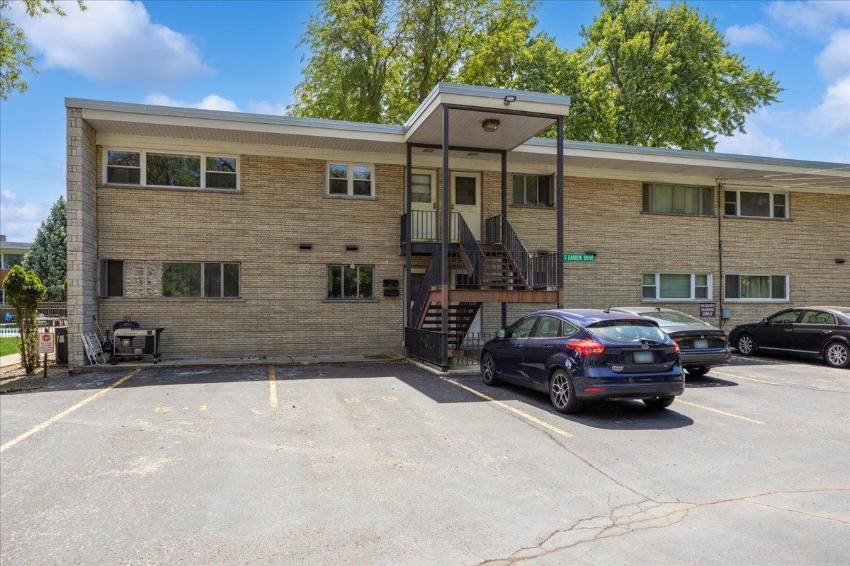 5 Garden Dr., La Grange Park, IL 60526
