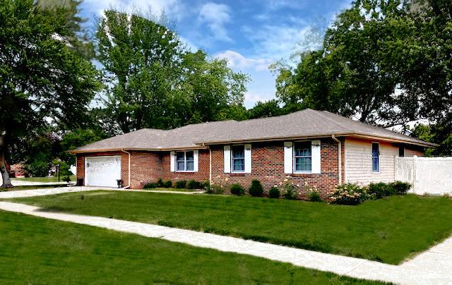 704 Wesley Ave., Savoy, IL 61874