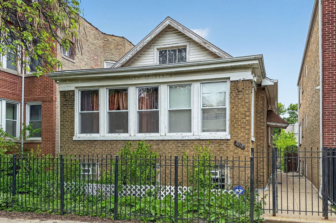 3018 W Gunnison St., Chicago, IL 60625