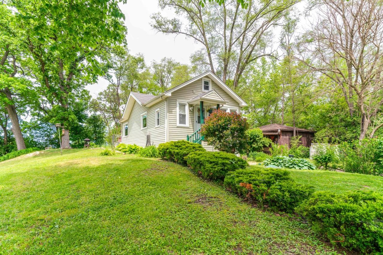 28324 W Park Ave., Wauconda, IL 60084