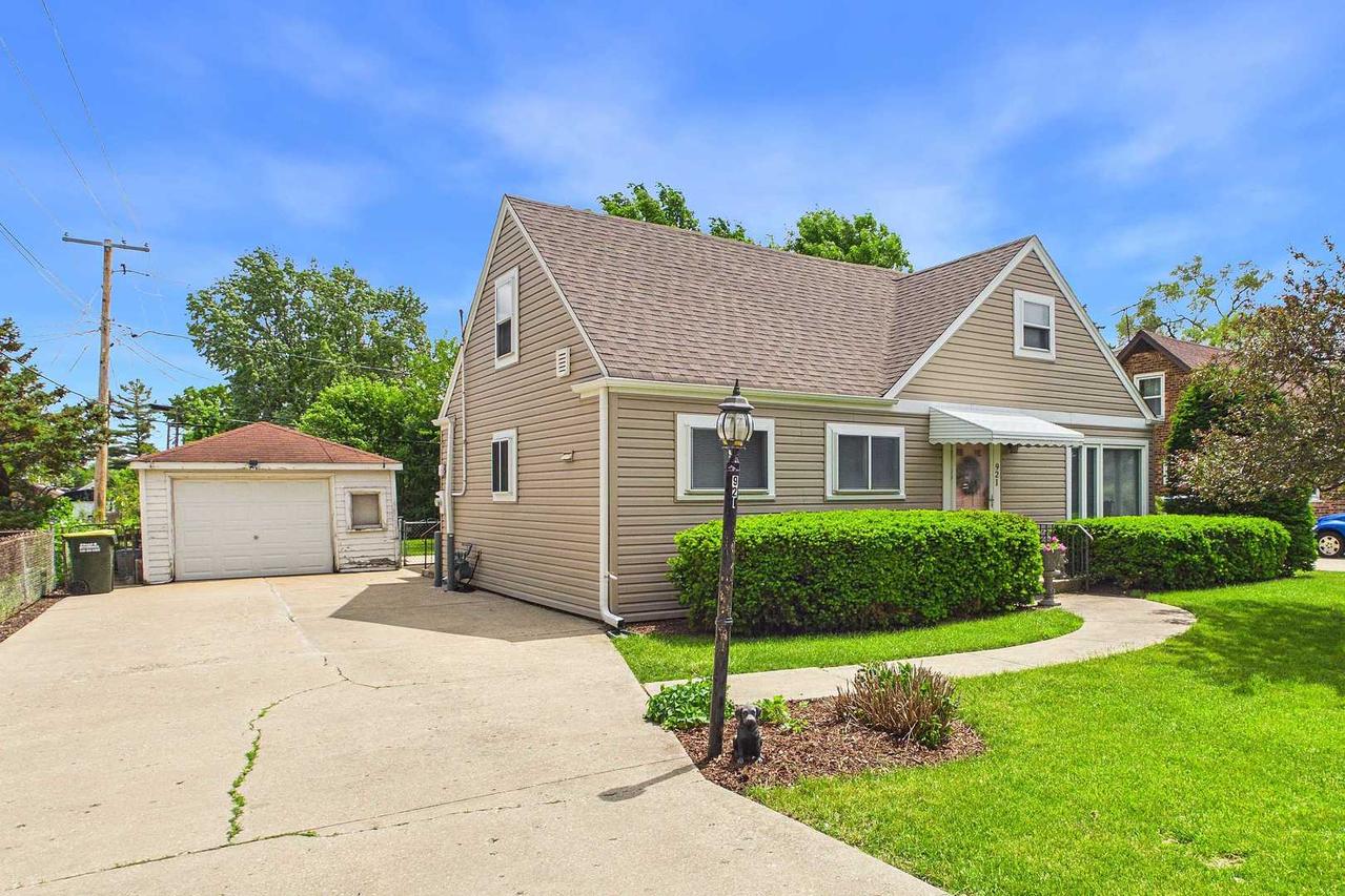 921 N Harold Ave., Melrose Park, IL 60164