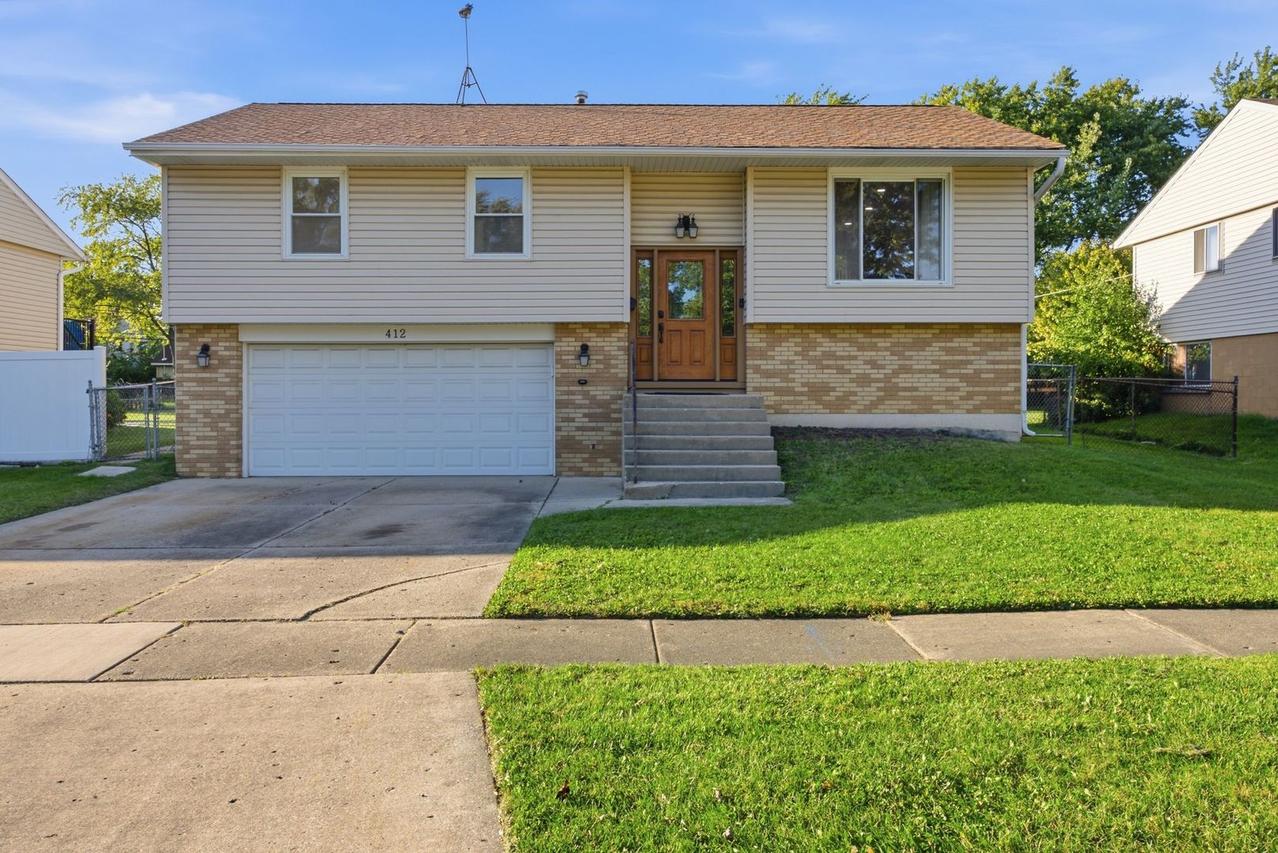 412 Sherwood Dr., Streamwood, IL 60107