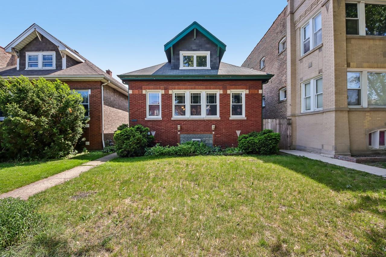 4033 W Wellington Ave., Chicago, IL 60641
