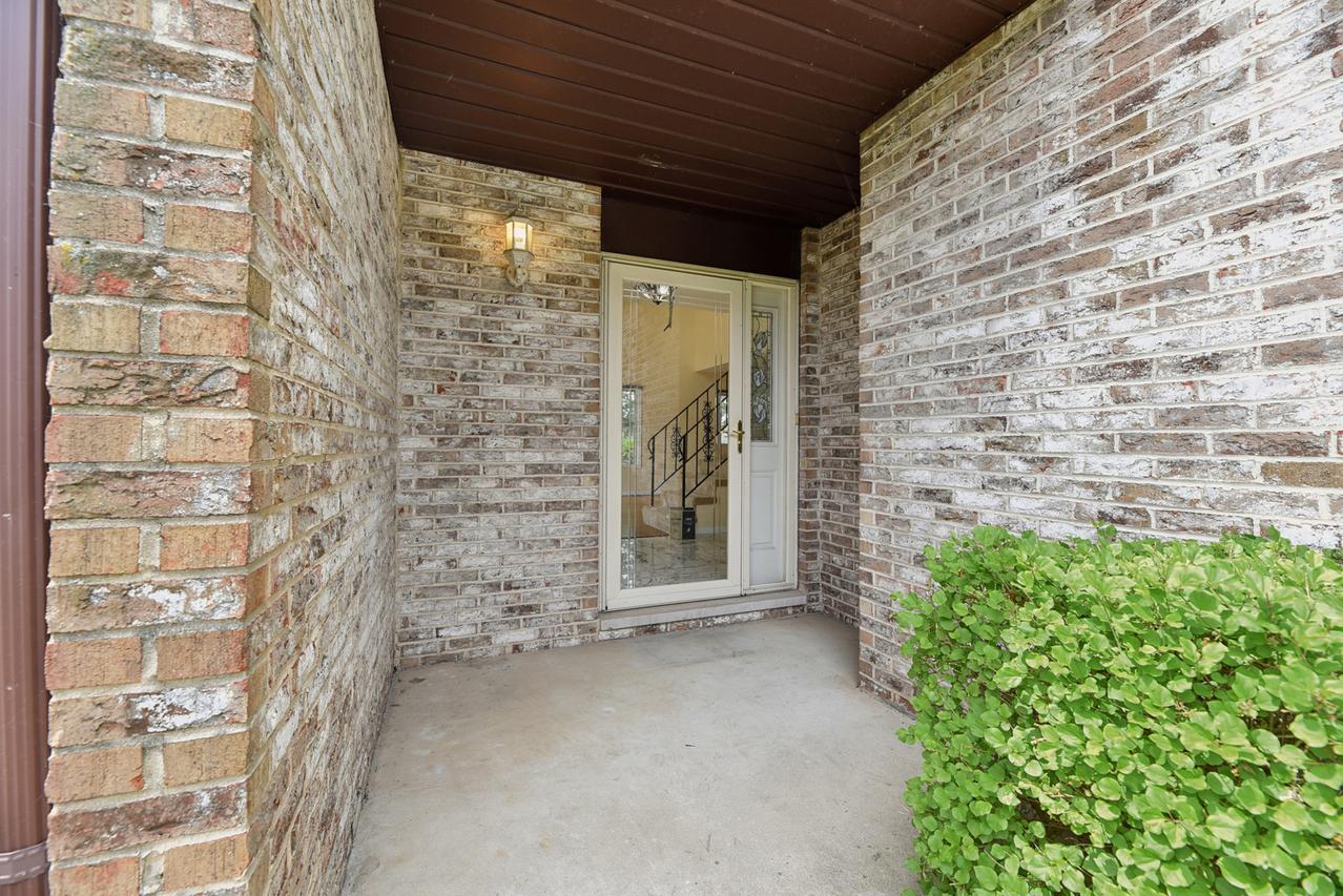 19726 Lake Shore Drive Ct., Lynwood, IL 60411